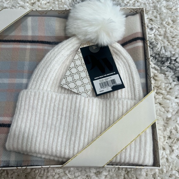 Nine West Accessories - Nine West hat and scarf set